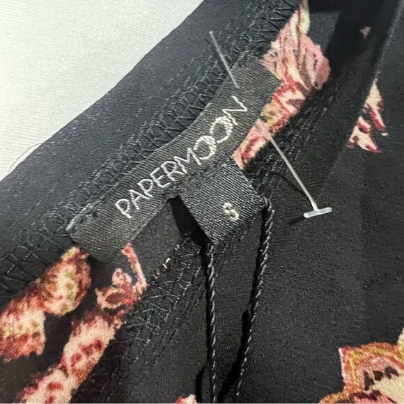 Stitch Fix Papermoon Floral Blouse Womens Small Black Double V Tie Back Top - Picture 4 of 7